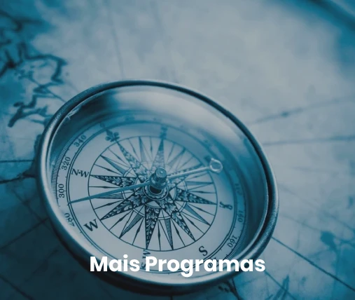 bússola no mapa antigo_inalva